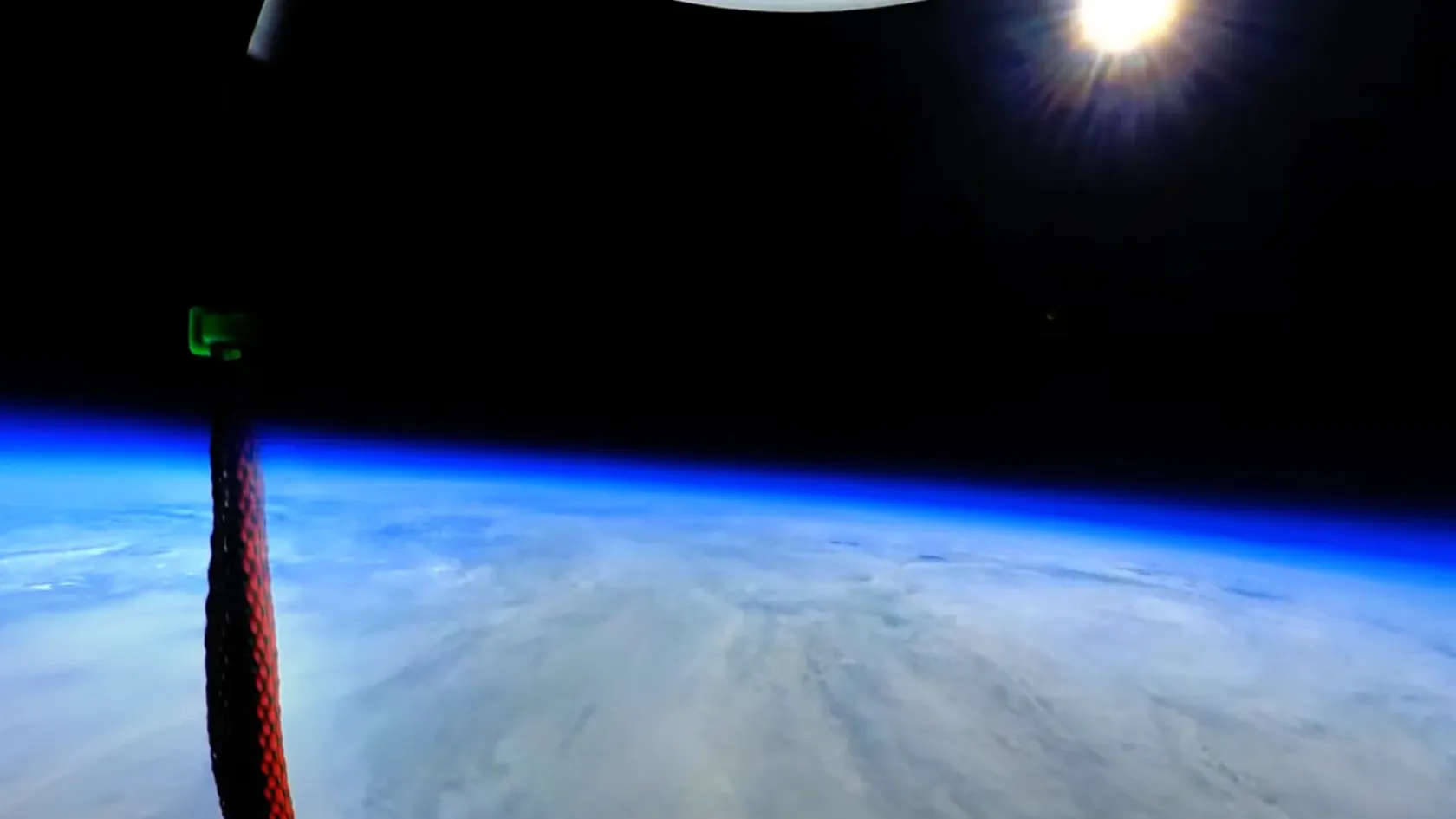 Magyar fiatalok felküldtek egy léggömböt 34 ezer méter magasba, az egy órácskát lebegett, majd kidurrant