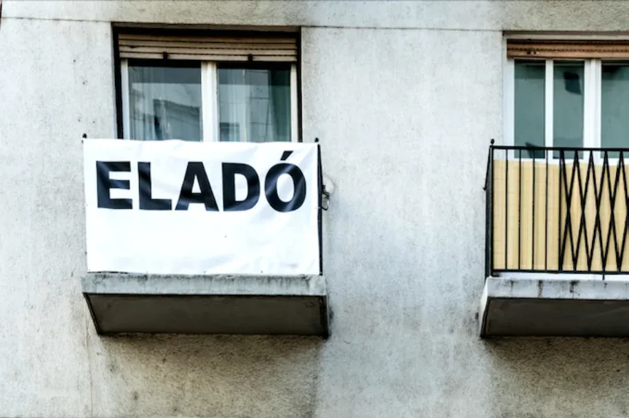 61 ingatlanját értékesíti a főváros, az eladásokból 18 milliárdos bevételt várnak