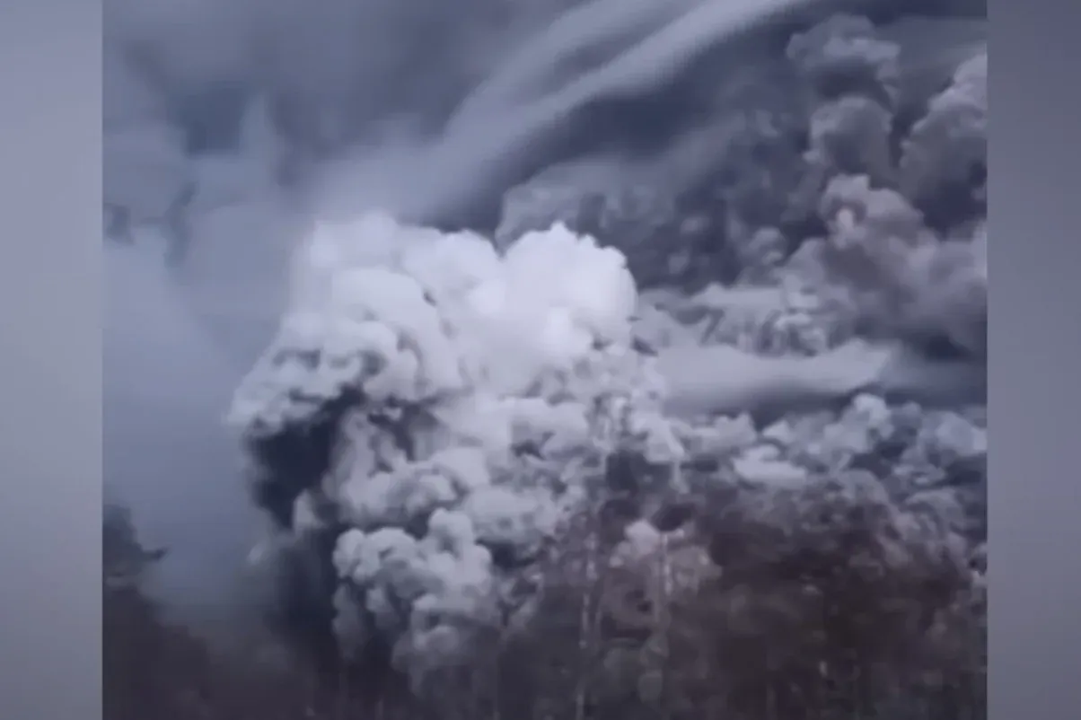 200 ezer tonna kén-dioxidot köpött a légkörbe a kamcsatkai vulkán