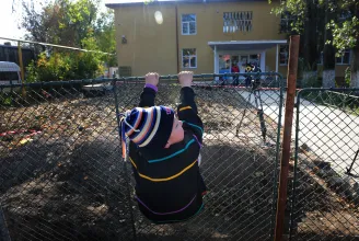 Kicsapással és bezárással, a szülők bírságolásával fegyelmezne a tanügyi szakszervezet