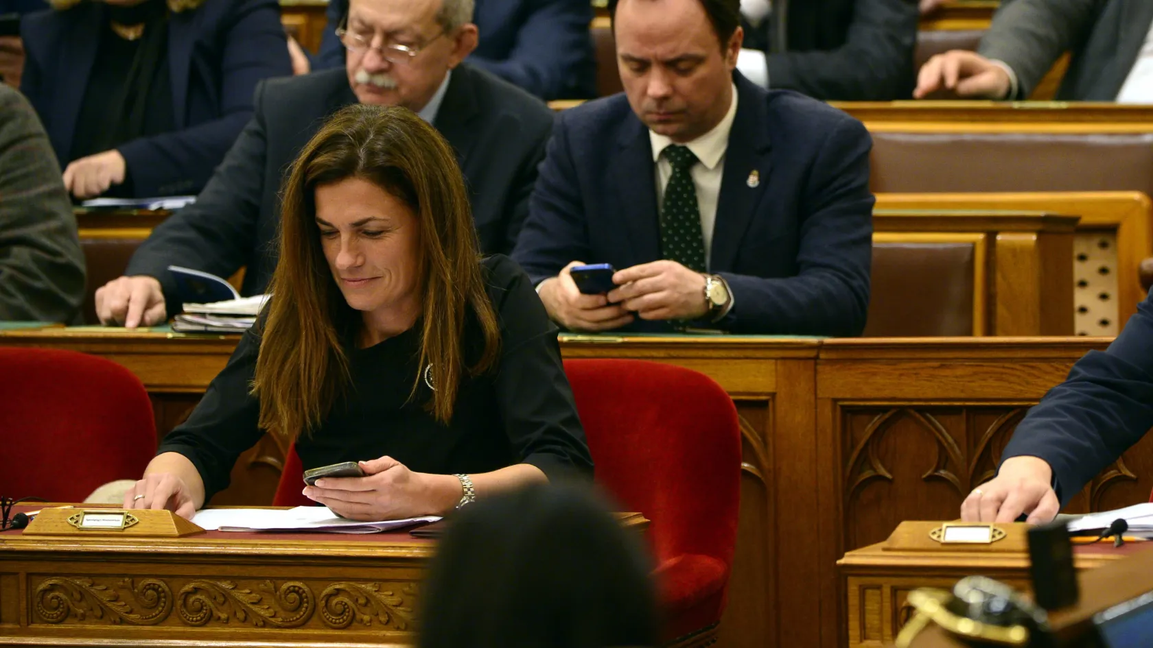 Mostantól be lehet panaszolni, ha valaki kétségbe vonja, hogy az apa férfi, az anya nő