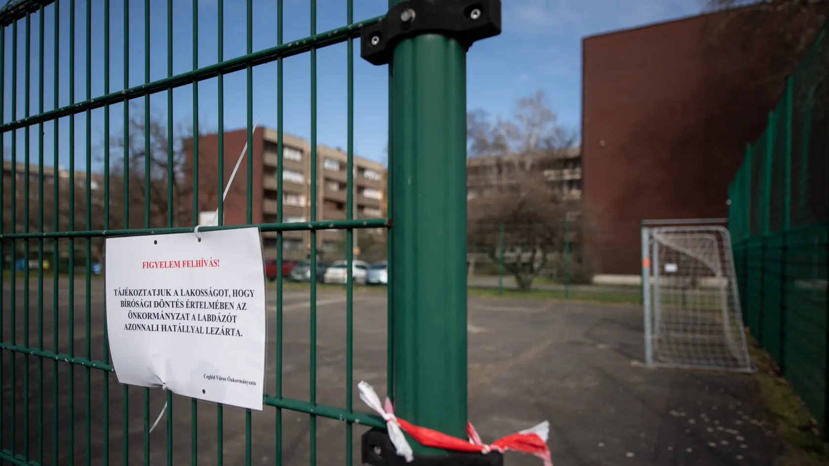 Hemzseg a furcsaságoktól a szakértői vélemény, amely alapján elrendelték a két lakótelepi focipálya elbontását