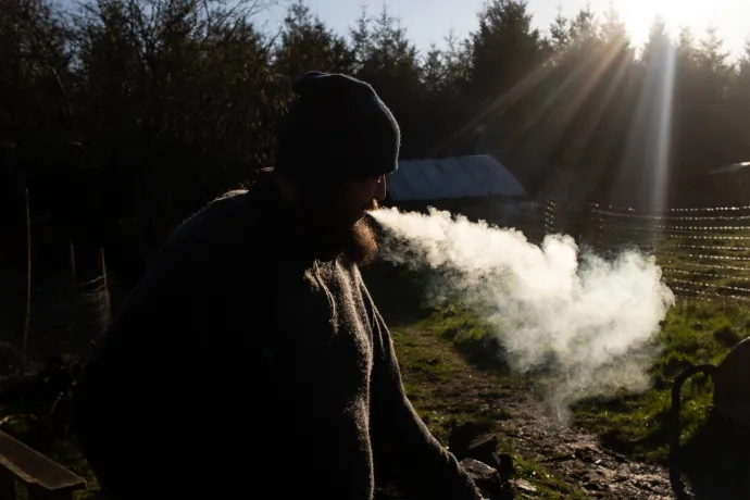 Romániában van a legnagyobb különbség az EU-ban a férfi és női dohányosok aránya között