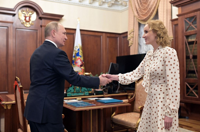 Putyin és Lvova-Belova találkozója a Kremlben 2022. március 9-én. Fotó:AFP/Europress