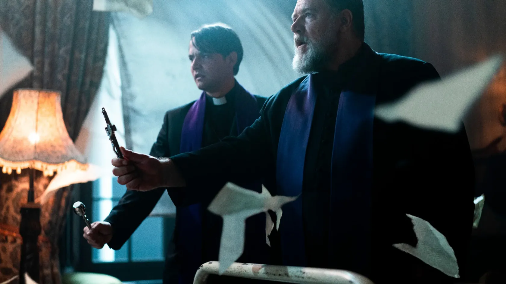 Az ördögtől megszállt Russell Crowe olyan kellemetlen, hogy pápa legyen a talpán, aki kibírja