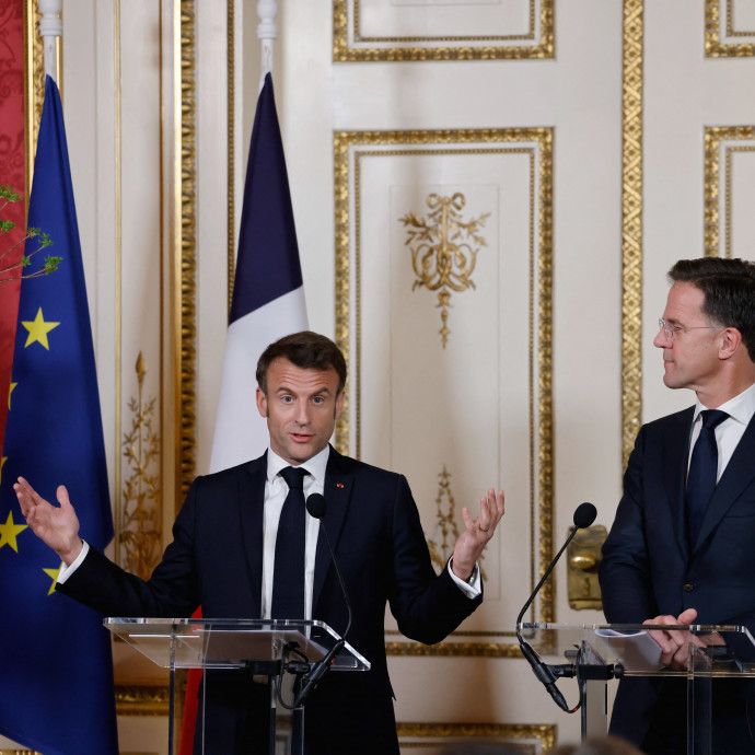 Egységet demonstrálni ment Kínába, hazaérve egyből kiakasztotta a szövetségeseit Macron