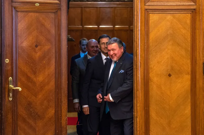 Vajon Magyarország visszakapja a pénzét, ha kilép az orosz hátterű fejlesztési bankból?