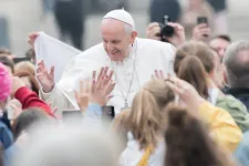 Ferenc pápa nem vállakat veregetni jön hozzánk, hanem sebeket gyógyítani