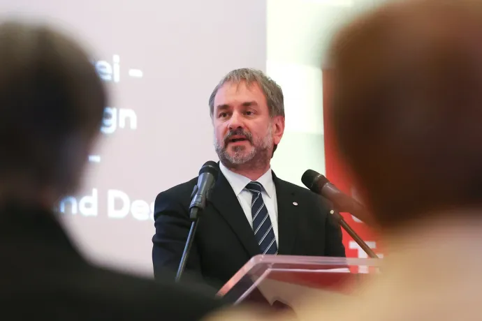 Felmentették a Szellemi Tulajdon Nemzeti Hivatalának vezetőjét