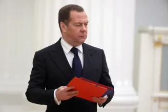 Medvegyev: Egy Oroszország és a NATO közötti közvetlen konfliktusban Lengyelország eltűnne, a hülye miniszterelnökével együtt