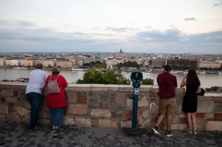 A görögöknél és a horvátoknál már szárnyal a turizmus, Magyarország még a Covid hatásait nyögi
