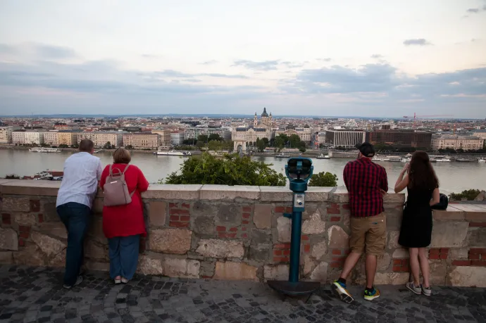 A görögöknél és a horvátoknál már szárnyal a turizmus, Magyarország még a Covid hatásait nyögi