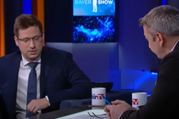Gulyás Gergely Bayer Zsolt műsorában bizonygatta, hogy amerikai-magyar barátság útjában csak Pressman áll