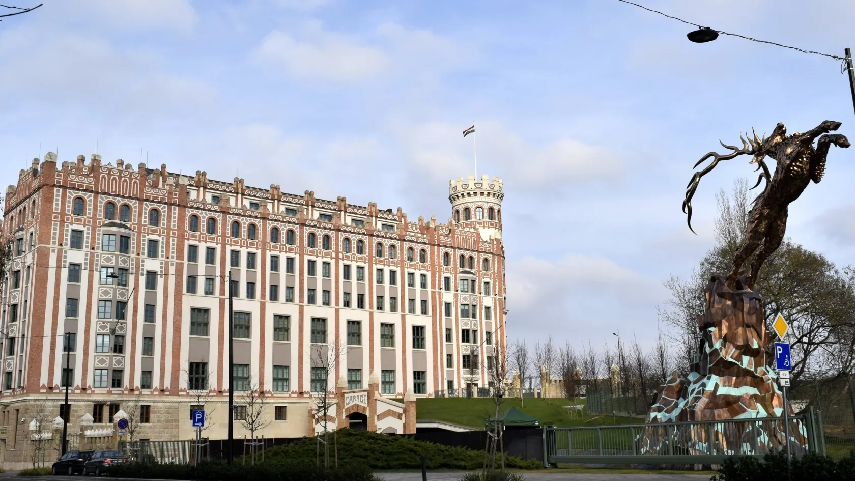 Az MNB 2,4 milliárdos bútorbeszerzését is vizsgálja az Európai Bizottság