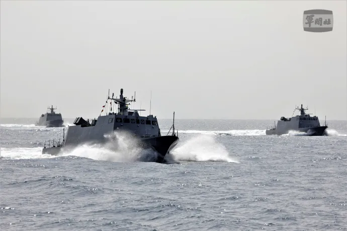 A tajvani haditengerészet hajói katonai gyakorlaton vesznek részt Tajvanon, 2023. április 10-én – Fotó: Military News Agency / Reuters
