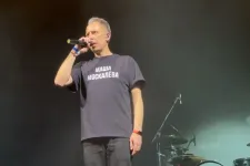 „Faszba a háborúval” – skandálta a tömeg egy moszkvai koncerten