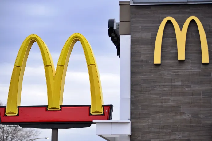 Bejelentette a McDonald's, hogy változtatnak a legismertebb hamburgereiken