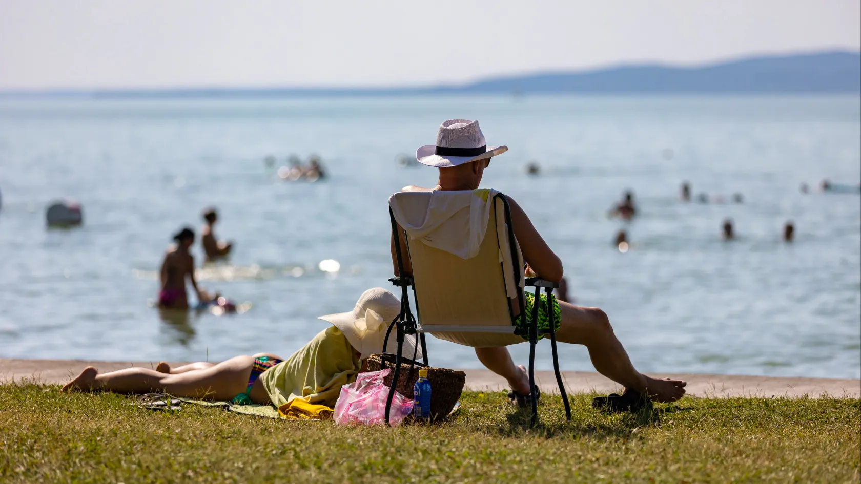 Fürdősapkát húzna a strandbelépő fejére az MSZP