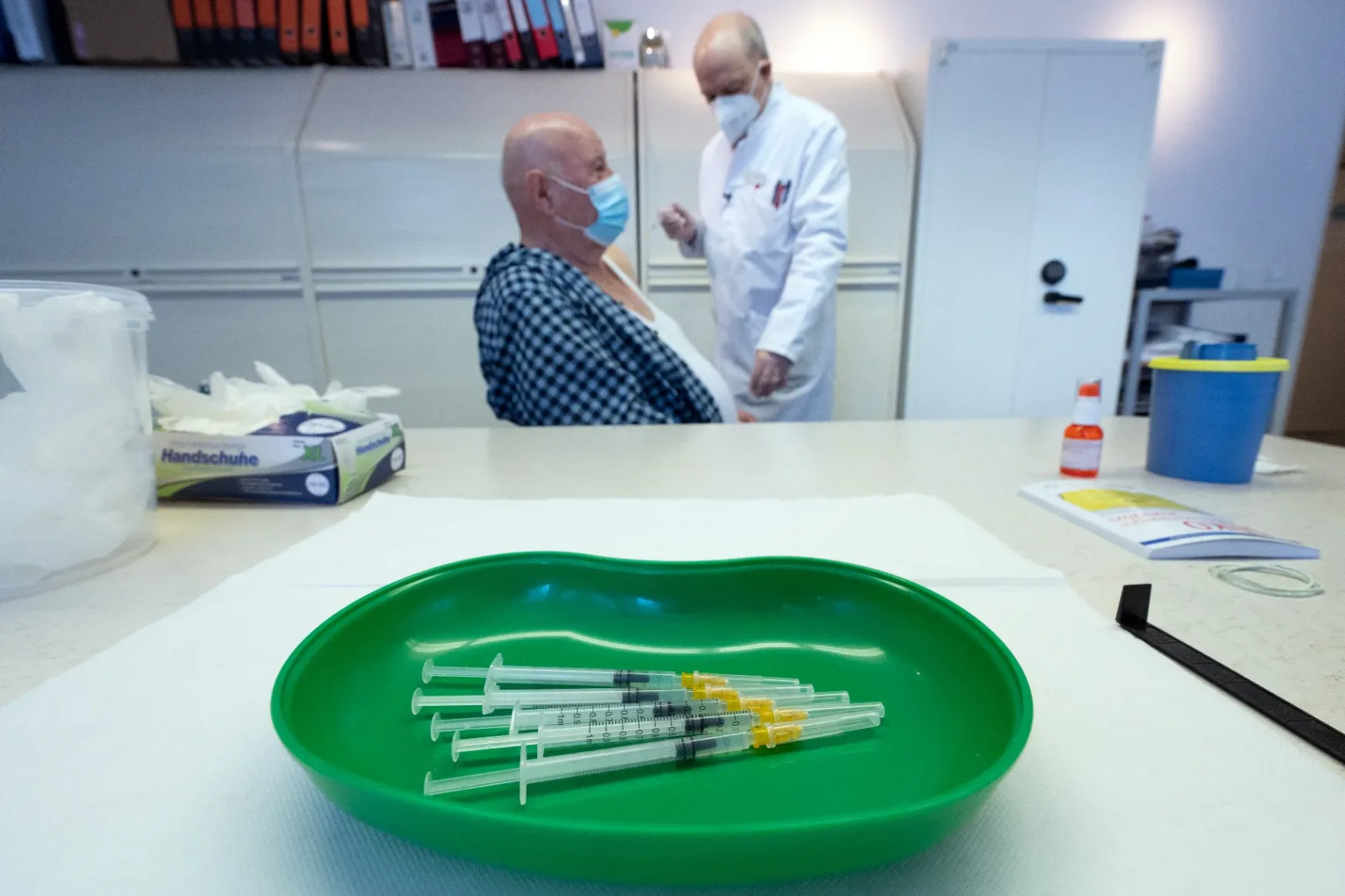 Fact-check: „Egy Pfizer-jelentés szerint grafén-oxidot tettek a vakcinába”