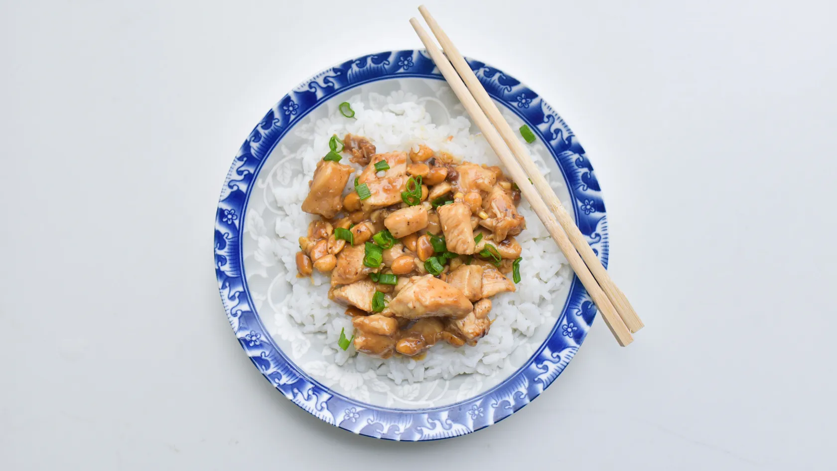 A kínai büfék sztárja, a szójás-mogyorós kung pao csirke