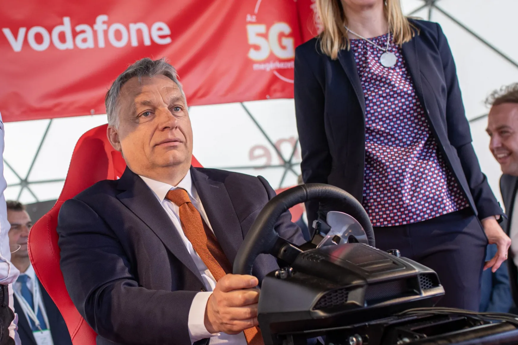 Kínai állami óriásbankok felé adósodott el Magyarország a Vodafone megvétele miatt