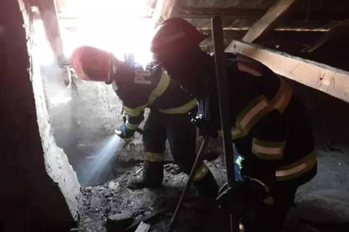 Tűz volt egy Arad megyei iskolában, kimenekítették a diákokat