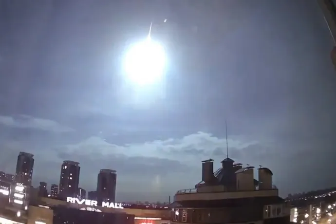 Villanás világította meg Kijevet, a légierő kizárta, hogy orosz rakéta lett volna