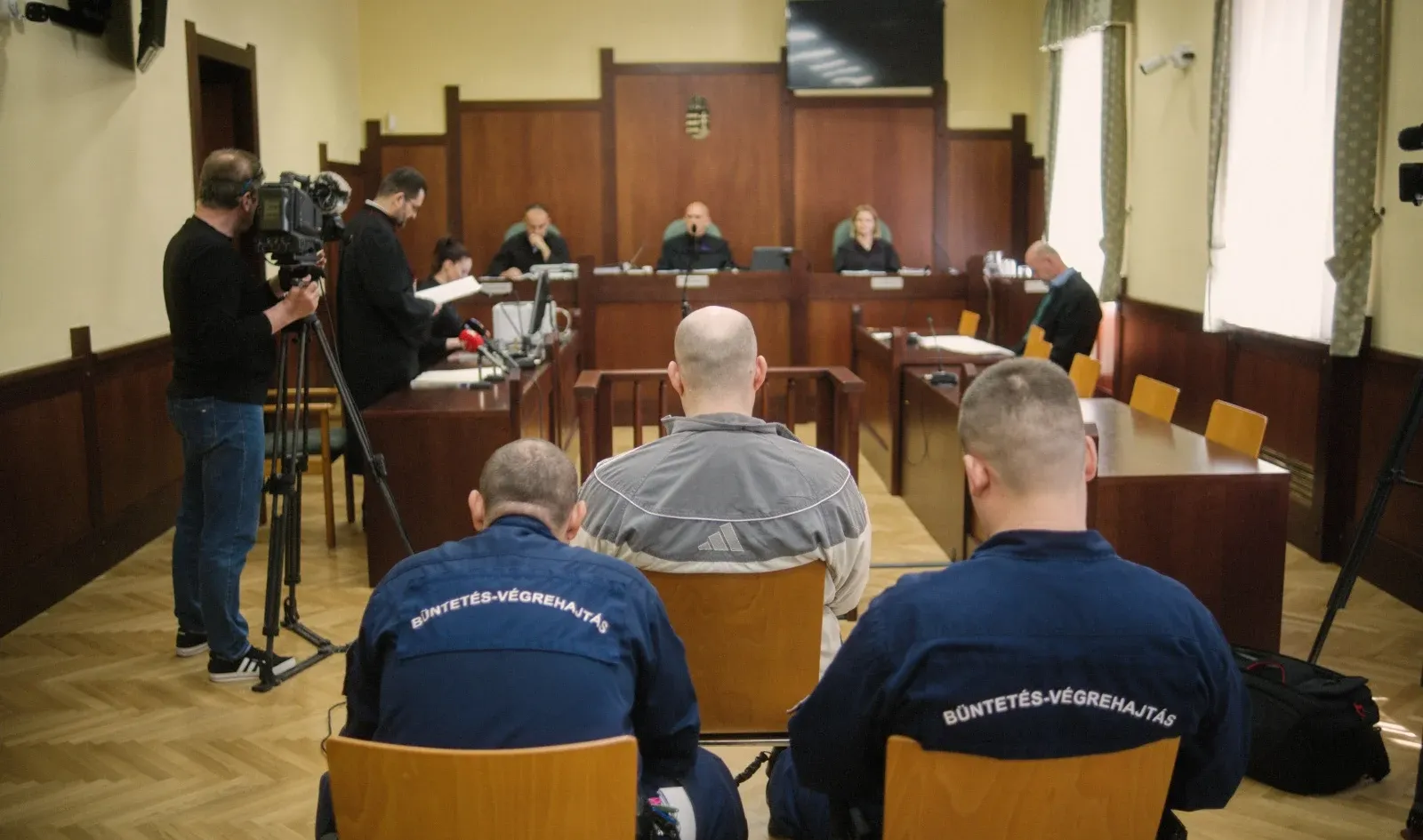 „Szörnyű dolog, ami történt, nagyon sajnálom” – beismerte tettét, életfogytiglant kapott a feleségét 32 késszúrással megölő férfi