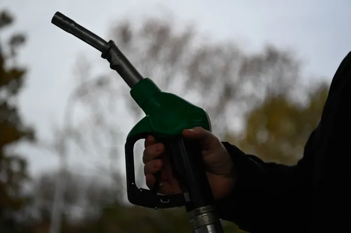Idén eddig sosem látott mértékben esett a benzinkutak forgalma