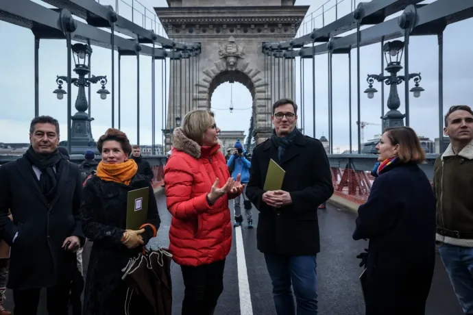 Mayor Gergely Karácsony at the partial reopening of the Chain Bridge in December 2022 – Photo: István Huszti