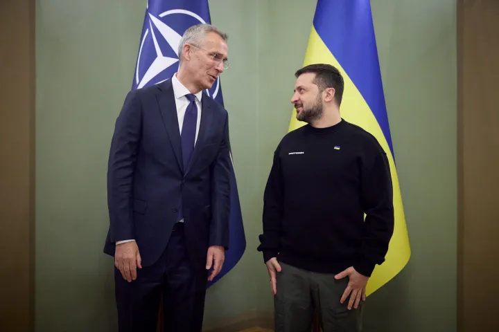 Stoltenberg és Zelenszkij – Fotó: Ukrán Elnöki Hivatal / Reuters