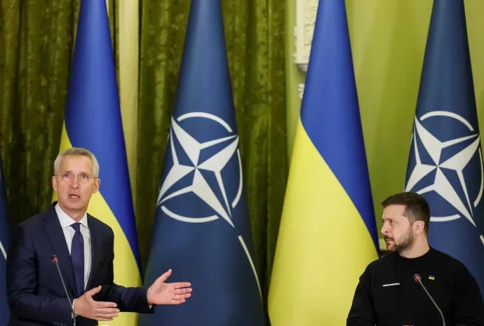 Jens Stoltenberg NATO-főtitkár és Volodimir Zelenszkij ukrán elnök közös sajtótájékoztatója – Fotó: Alina Yarysh / Reuters 