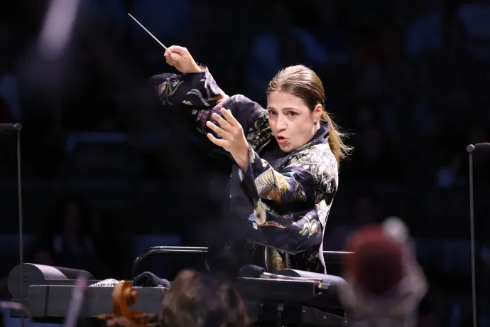 Dalia Stasevska karmester egy Los Angeles-i koncerten Fotó: Dania Maxwell / Getty Images