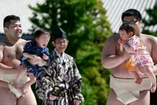 Ismét megrendezték a hagyományos bababömböltető versenyt Japánban