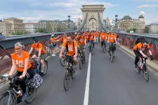 Sok ezer bringás tekert Budapesten az autómentes, átjárható Lánchídért