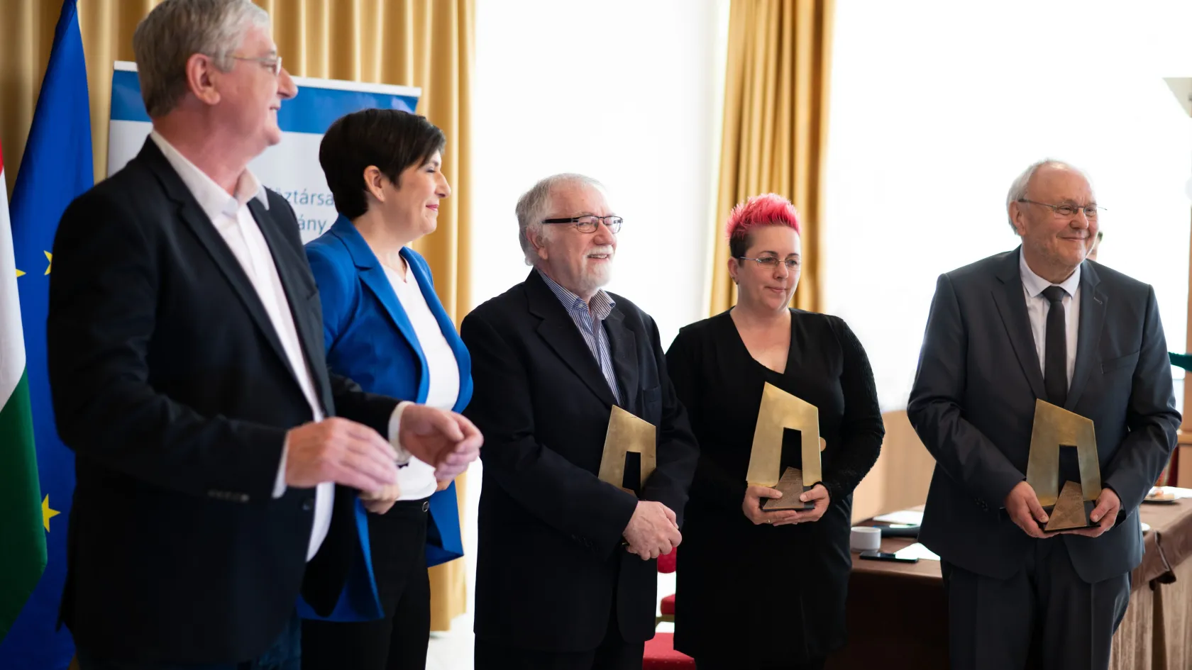 Házon belül osztották ki a DK pártalapítványának díját