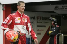 Kirúgták azt a német szerkesztőt, aki chatbottal íratott Schumacher-interjút