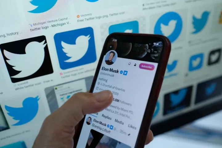 A semmiből visszakapta egy csomó nagy elérésű Twitter-profil a kék pipát