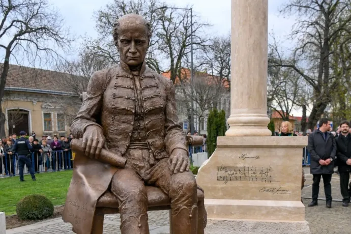 Megbírságolták a Kölcsey-szobor miatt Nagykároly polgármesterét