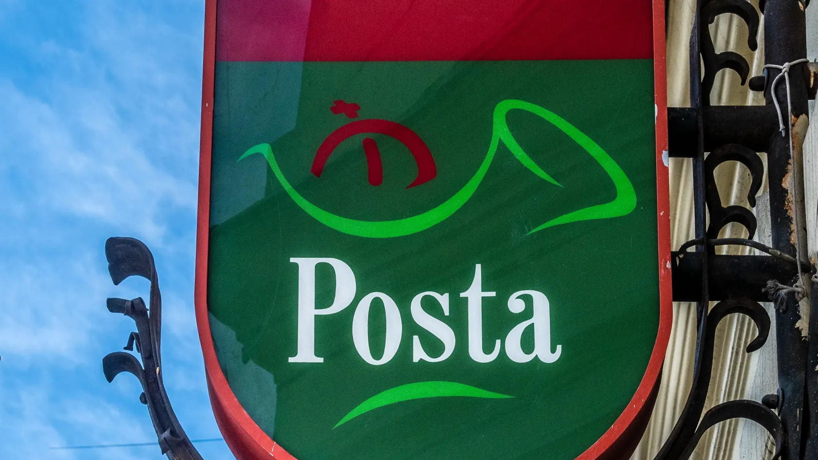 Szerencsejátékra verte el a sikkasztott pénzt egy nógrádi kisposta vezetője