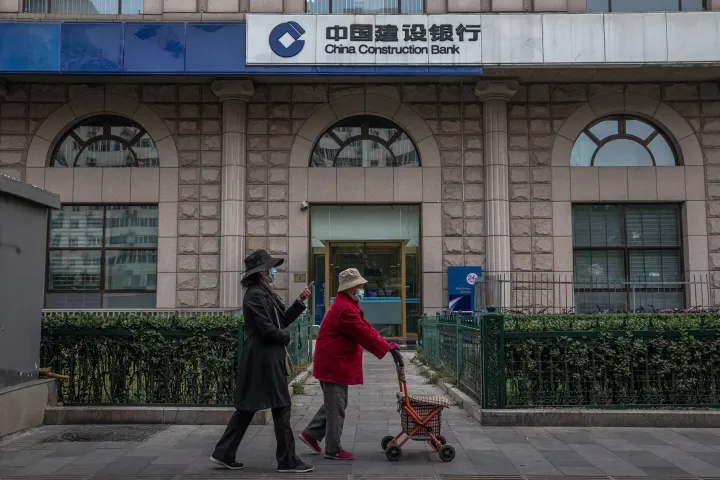 A China Construction Bank (CCB) egyik fiókja Pekingben, 2020. november 5-én – Fotó: Roman Pilipej / EPA / MTI