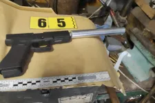 Gránát és hangtompítós pisztoly is előkerült a magyar és szlovák nyomozók által lefülelt fegyverraktárból