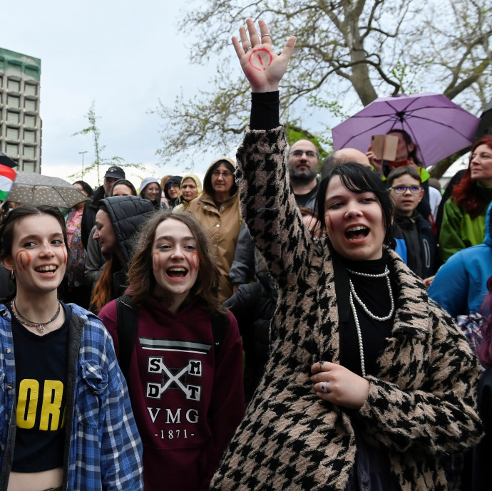 Nem érik be a státusztörvény ellen tiltakozók az eddigi engedményekkel