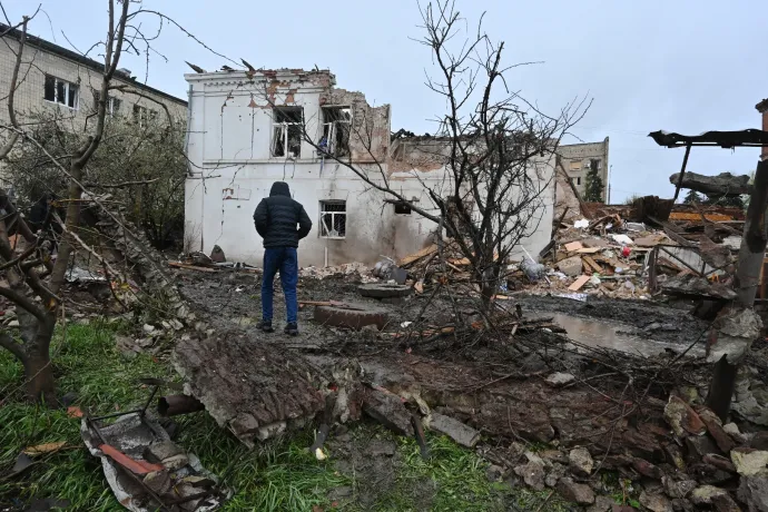 Újságírókra lőttek orosz mesterlövészek Herszonban, Zelenszkij a kínai vezetővel beszélt