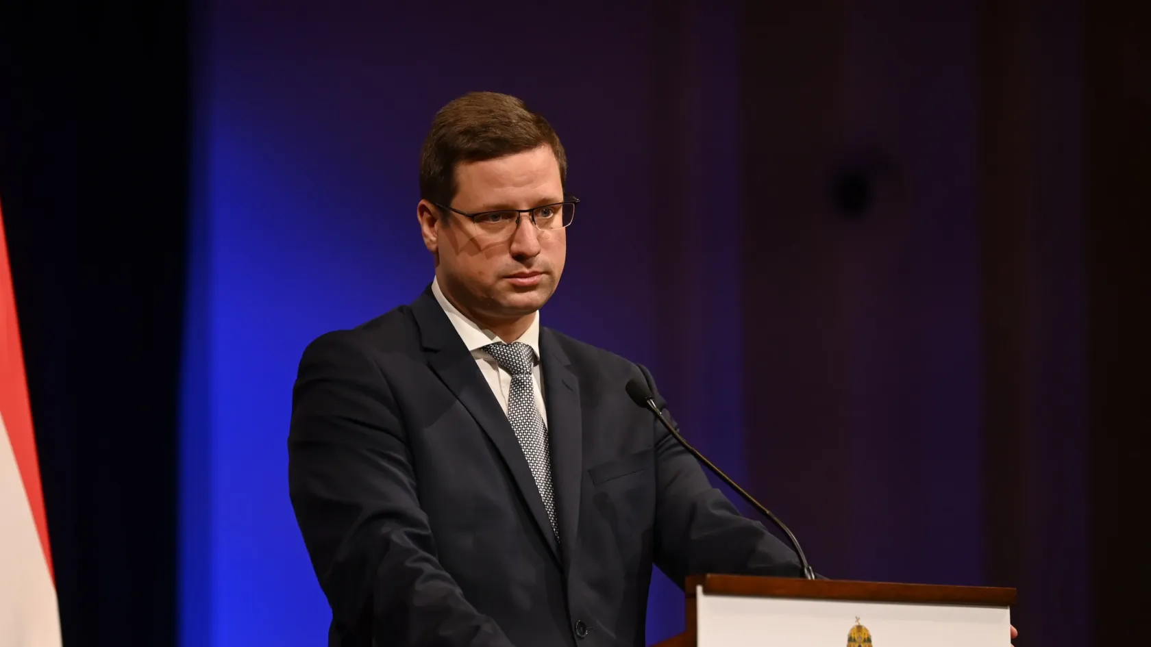 Állandósítaná a téli és nyári szünetet az államigazgatásban a kormány
