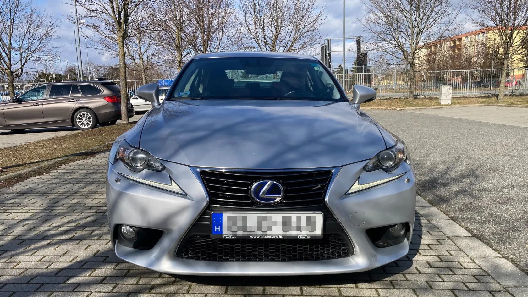 Foglaló? Előleg? Gábort beperelte egy autókereskedés, miután nem a cégnek adta el a használt Lexusát