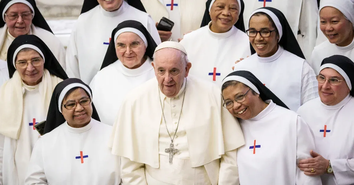 Ferenc pápa megint történelmet ír: szavazati jogot ad öt nővérnek