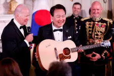 Biden megénekeltette a karaoke-rajongó dél-koreai elnököt a Fehér Házban