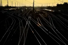 Arrébb kell tenni egy vasútvonalat Debrecennél, mert az épülő aksigyár telkén halad át