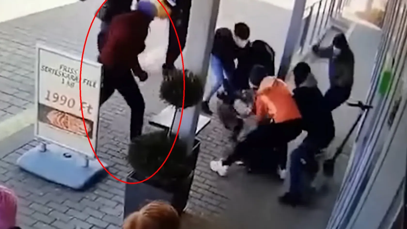 Megszüntették az eljárást a Szikra Mozgalom aktivistája ellen az antifa támadások ügyében